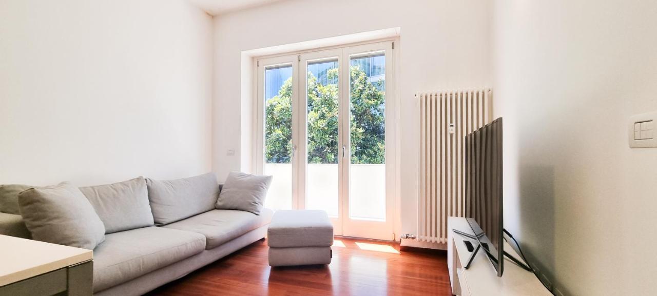 شقة Joivy Superb Flat, 2 Balconies & Skyscrapers View ميلان المظهر الخارجي الصورة